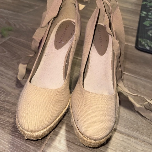 GIANNI BINI LACE UP TAN ROUND TOE ESPADRILLE WEDGES SIZE 9.5 - Picture 10 of 10